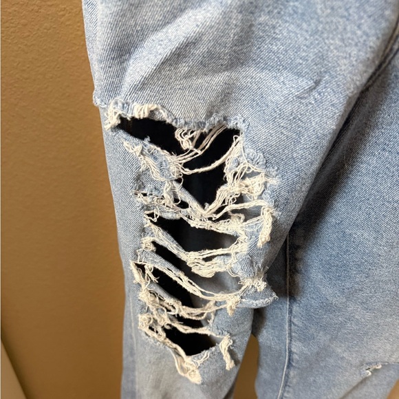 American Eagle Outfitters Ripped Light Blue Mom Jeans - Picture 4 of 12